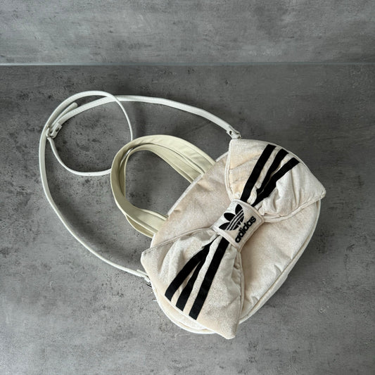 Bow Majesty White Velour