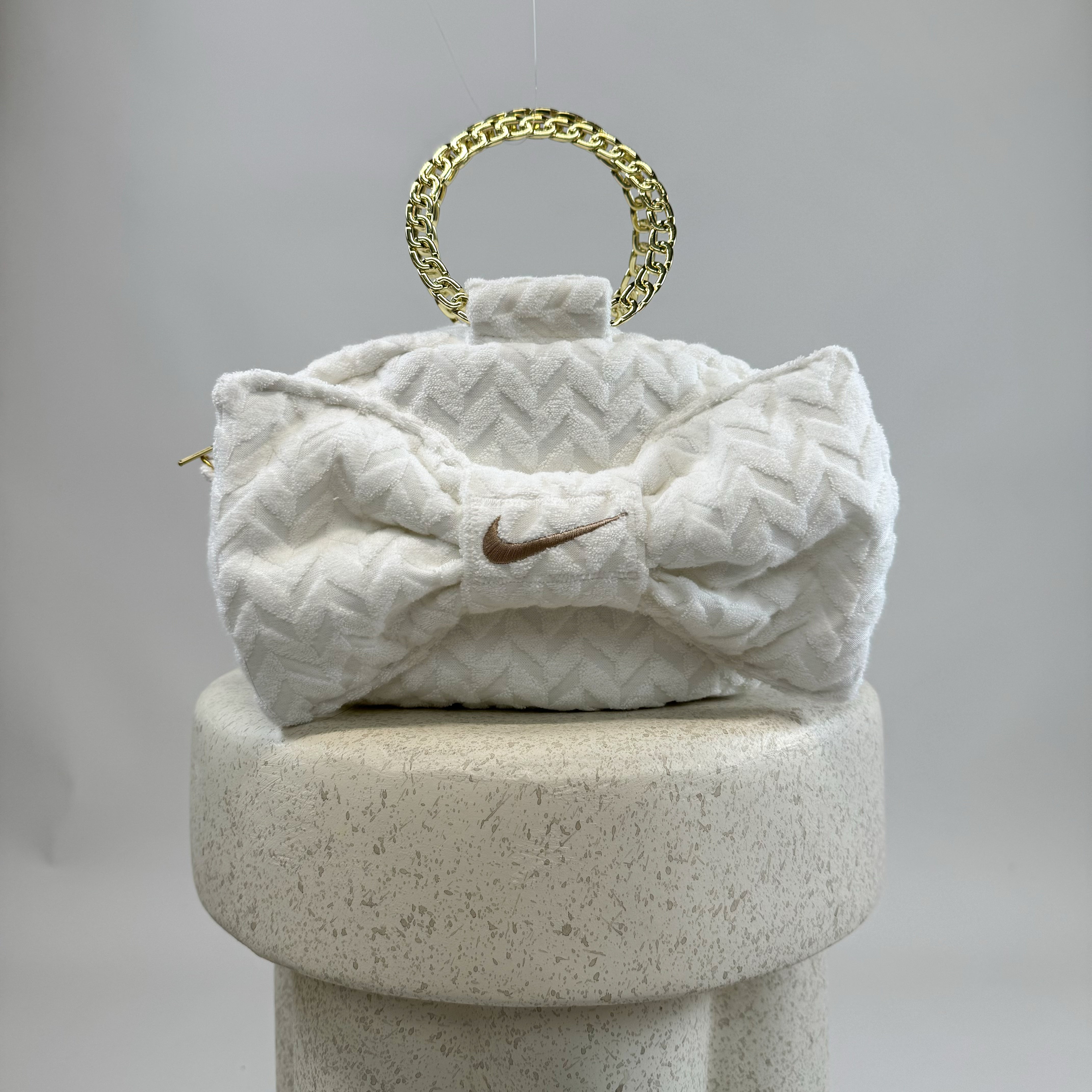 Bow Majesty White